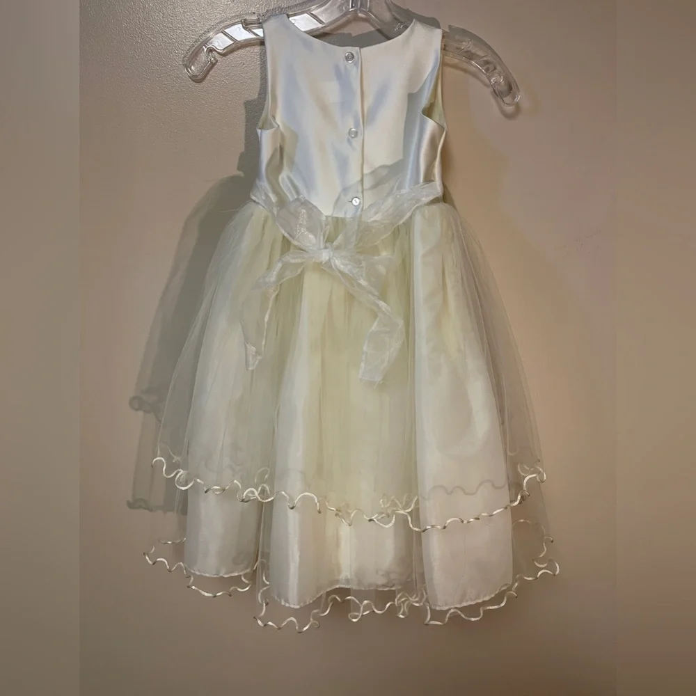 Flower Girl Dress Wedding Formal Ivory Size 4 Excellent Condition! - Picture 2 of 9
